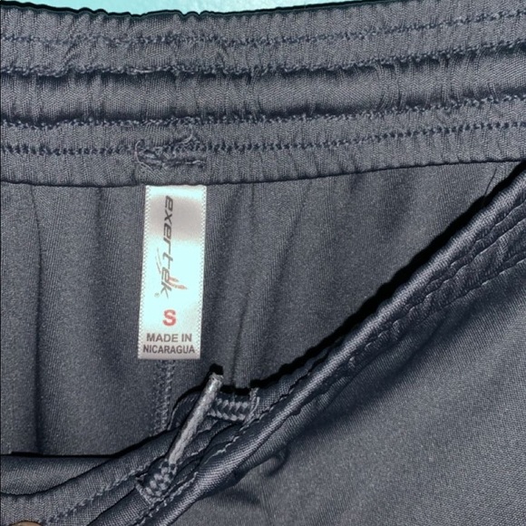 Women's athletic shorts - Picture 3 of 3